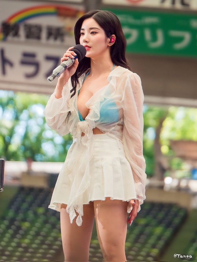 "Nữ hoàng sexy" thế hệ mới: Màn trình diễn “nóng mắt” hút 70 triệu view và vô số ý kiến trái chiều- Ảnh 9.