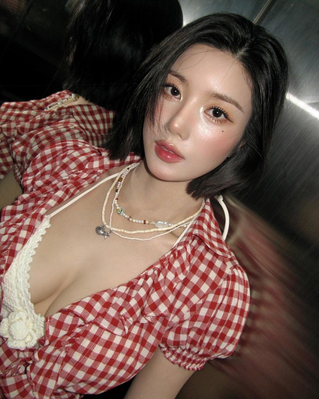 "Nữ hoàng sexy" thế hệ mới: Màn trình diễn “nóng mắt” hút 70 triệu view và vô số ý kiến trái chiều- Ảnh 5.