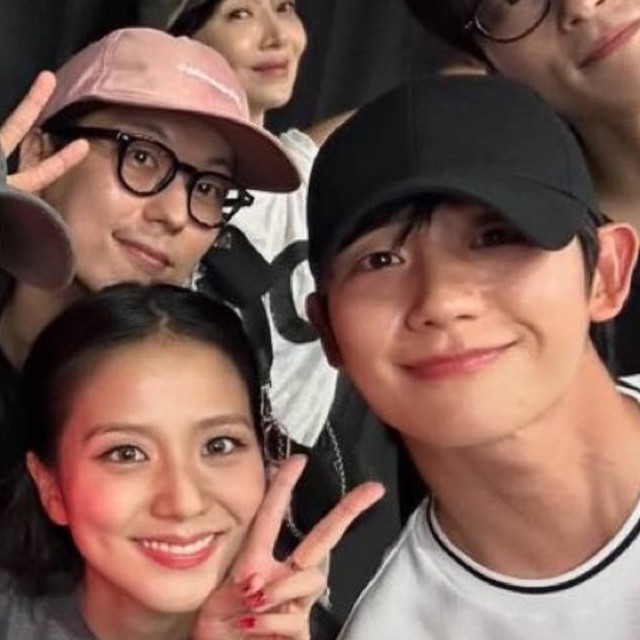 Bùng tranh cãi Lisa và Jisoo phân biệt đối xử với dàn khách mời VIP tại concert BLACKPINK- Ảnh 6.