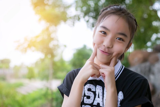 Nhà thần kinh học nổi tiếng nói: Đừng chỉ cho con học các lớp tăng IQ, hành động MIỄN PHÍ này cải thiện não bộ- Ảnh 1.