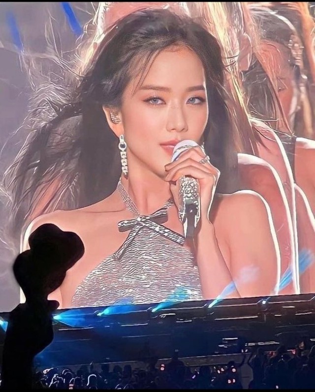 Đẹp cỡ Jisoo (BLACKPINK) còn miệt mài tập môn này "độ dáng", chị em muốn eo thon, dáng đẹp học tập đi thôi!- Ảnh 1. Đẹp cỡ Jisoo (BLACKPINK) còn miệt mài tập môn này "độ dáng", chị em muốn eo thon, dáng đẹp học tập đi thôi!- Ảnh 1.