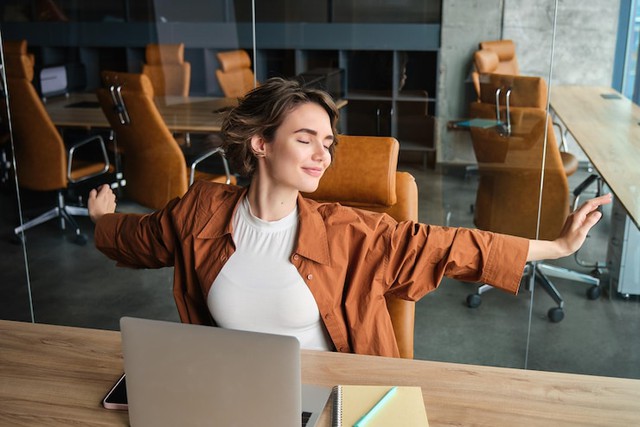Ngồi, đứng và nằm: Tư thế nào "âm thầm" hủy hoại cơ thể bạn nhiều nhất?- Ảnh 6. Ngồi, đứng và nằm: Tư thế nào "âm thầm" hủy hoại cơ thể bạn nhiều nhất?- Ảnh 6.