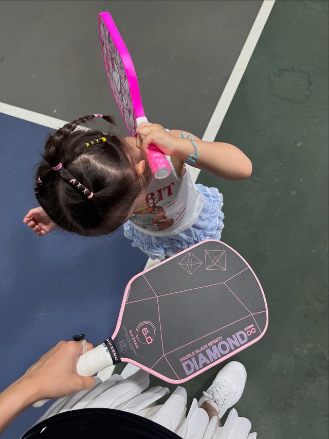 Hot quá, "Pam iu ơi" cũng chơi Pickleball rồi đây: Visual cưng xỉu, dân tình phát sốt- Ảnh 4.