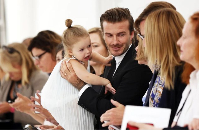 Ngắm tiểu thư Harper Beckham ngày nhỏ đáng yêu như thiên thần giờ hóa thiếu nữ phổng phao khiến ai cũng trầm trồ- Ảnh 4.