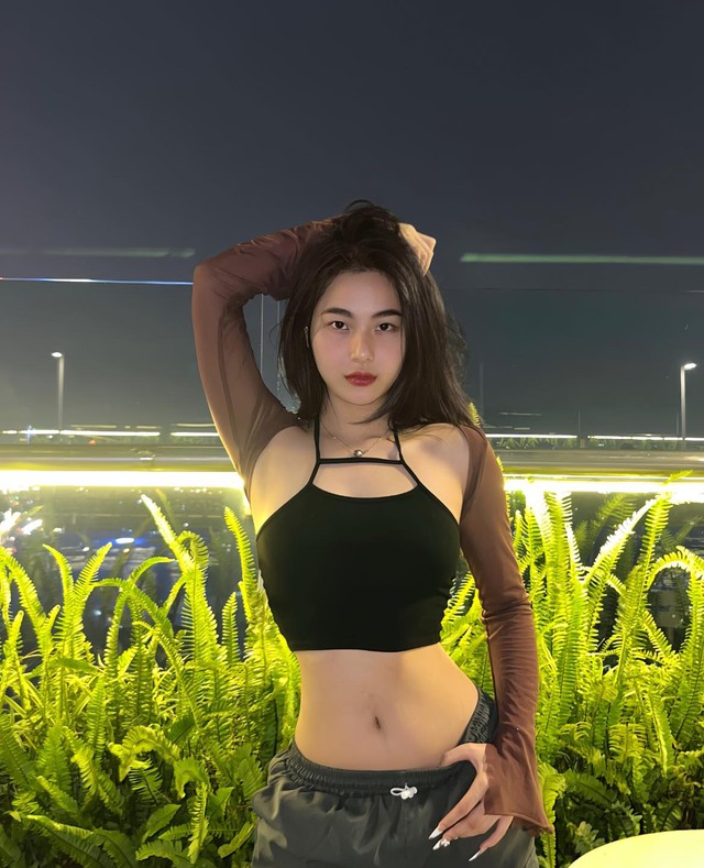 Hút hơn 5 triệu view chỉ sau một video "tutorial", hot TikToker khiến anh em game thủ không thể rời mắt- Ảnh 2.