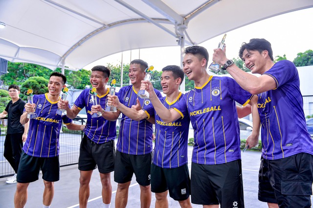 Thiếu gia nhà bầu Hiển rủ Văn Quyết, Duy Manh chơi pickleball, trận đấu căng như ATP, nhìn "phẩy vợt" mà choáng- Ảnh 12.
