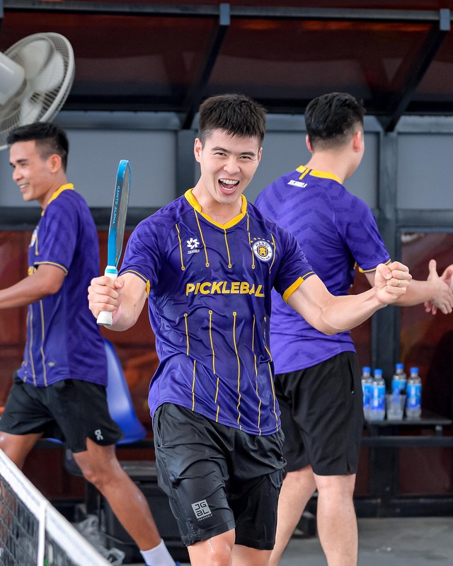 Thiếu gia nhà bầu Hiển rủ Văn Quyết, Duy Manh chơi pickleball, trận đấu căng như ATP, nhìn "phẩy vợt" mà choáng- Ảnh 14.