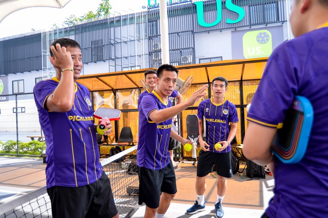 Thiếu gia nhà bầu Hiển rủ Văn Quyết, Duy Manh chơi pickleball, trận đấu căng như ATP, nhìn "phẩy vợt" mà choáng- Ảnh 13.