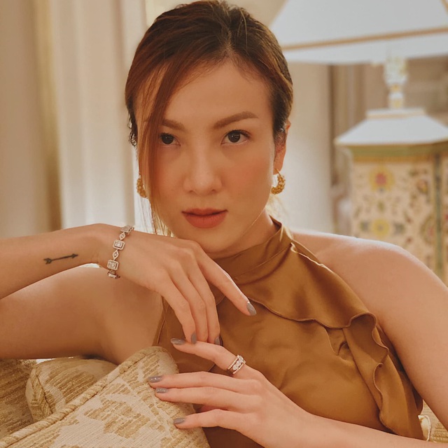 Nữ ca sĩ Việt bị dính mác lạm dụng thẩm mỹ: Ám ảnh không dám ra đường, đã lui về ở ẩn- Ảnh 1.