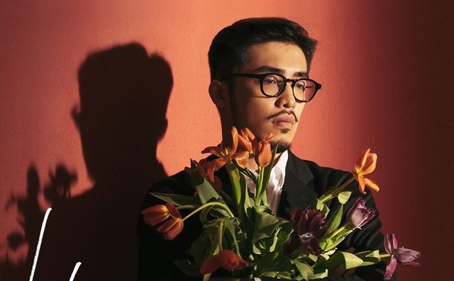 Chuyện gì đang xảy ra với hôn nhân của "Hoàng tử tình ca" Vũ. và vợ gia thế khủng?- Ảnh 1. Chuyện gì đang xảy ra với hôn nhân của "Hoàng tử tình ca" Vũ. và vợ gia thế khủng?- Ảnh 1.