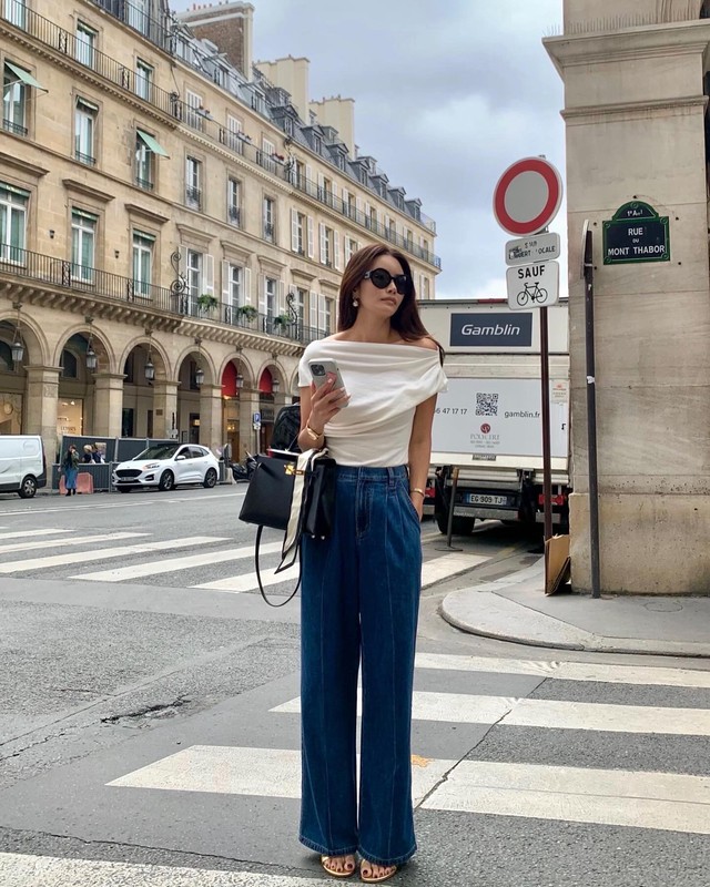 10 cách mặc quần jeans chuẩn sành điệu, phù hợp với phụ nữ trên 40 tuổi- Ảnh 10.