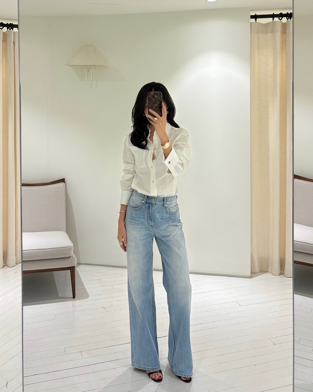 10 cách mặc quần jeans chuẩn sành điệu, phù hợp với phụ nữ trên 40 tuổi- Ảnh 8.
