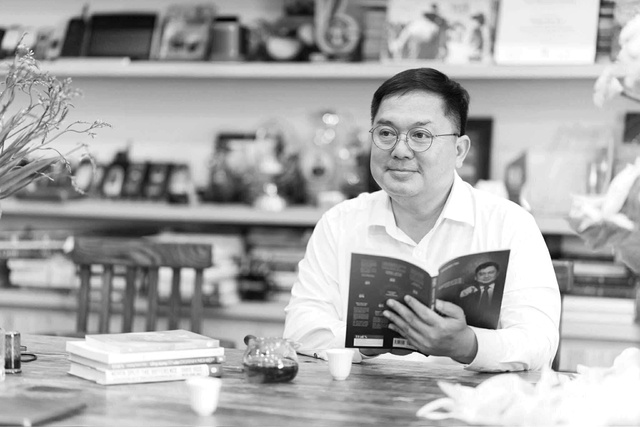 Từng lời nghẹn ngào của con gái ông Hoàng Nam Tiến: “Ba à, con về thăm ba này… Sao ba không đợi con về”- Ảnh 1.