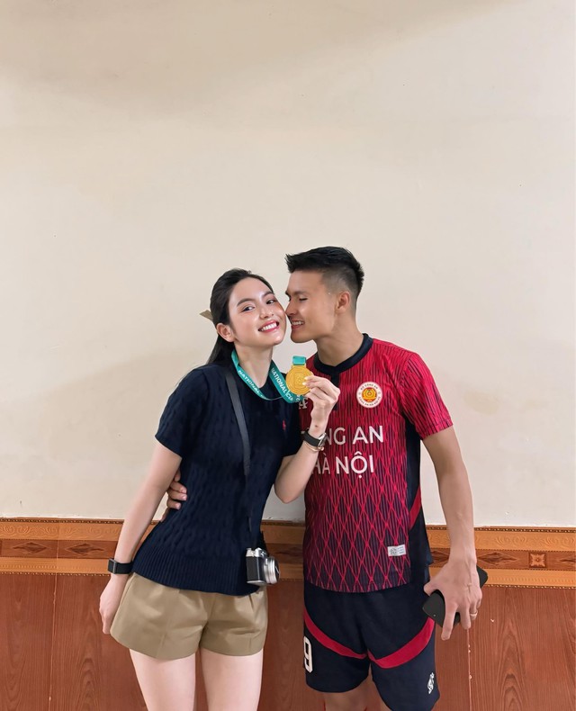 Không nhận ra Quang Hải khi về nhà bố vợ, tất bật lau dọn nhà cửa, Chu Thanh Huyền không phải đụng tay- Ảnh 4.