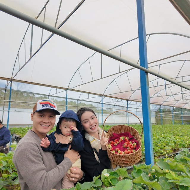 Không nhận ra Quang Hải khi về nhà bố vợ, tất bật lau dọn nhà cửa, Chu Thanh Huyền không phải đụng tay- Ảnh 3.