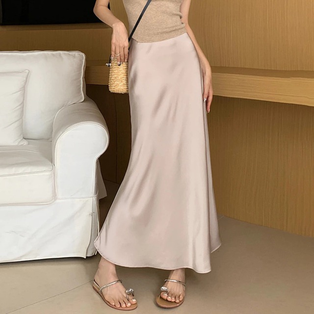 Mỹ nhân 50 Sắc Thái hớp hồn mọi ánh nhìn trên phố dù chỉ mặc áo sơ mi + quần jeans siêu cơ bản!- Ảnh 13.