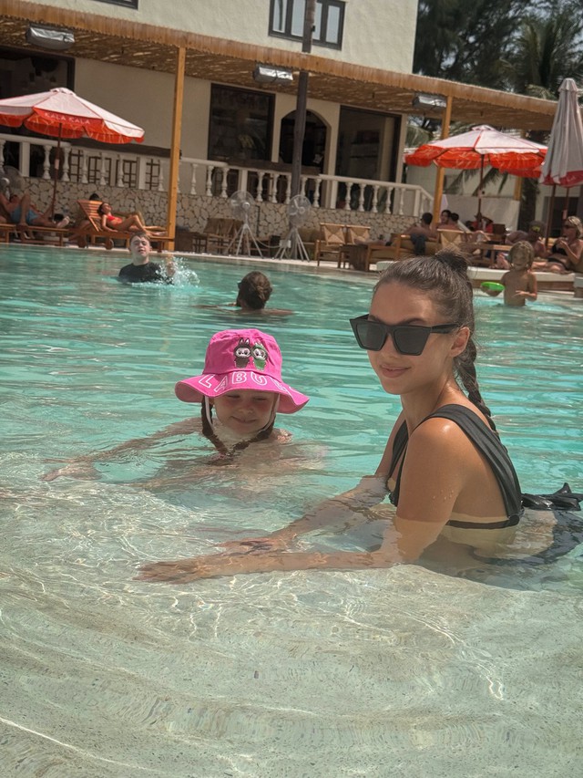 Vợ mẫu tây Bùi Tiến Dũng diện bikini khoe trọn body nuột nà chuẩn người mẫu, mặt mộc visual vẫn cực đỉnh- Ảnh 4. Vợ mẫu tây Bùi Tiến Dũng diện bikini khoe trọn body nuột nà chuẩn người mẫu, mặt mộc visual vẫn cực đỉnh- Ảnh 4.
