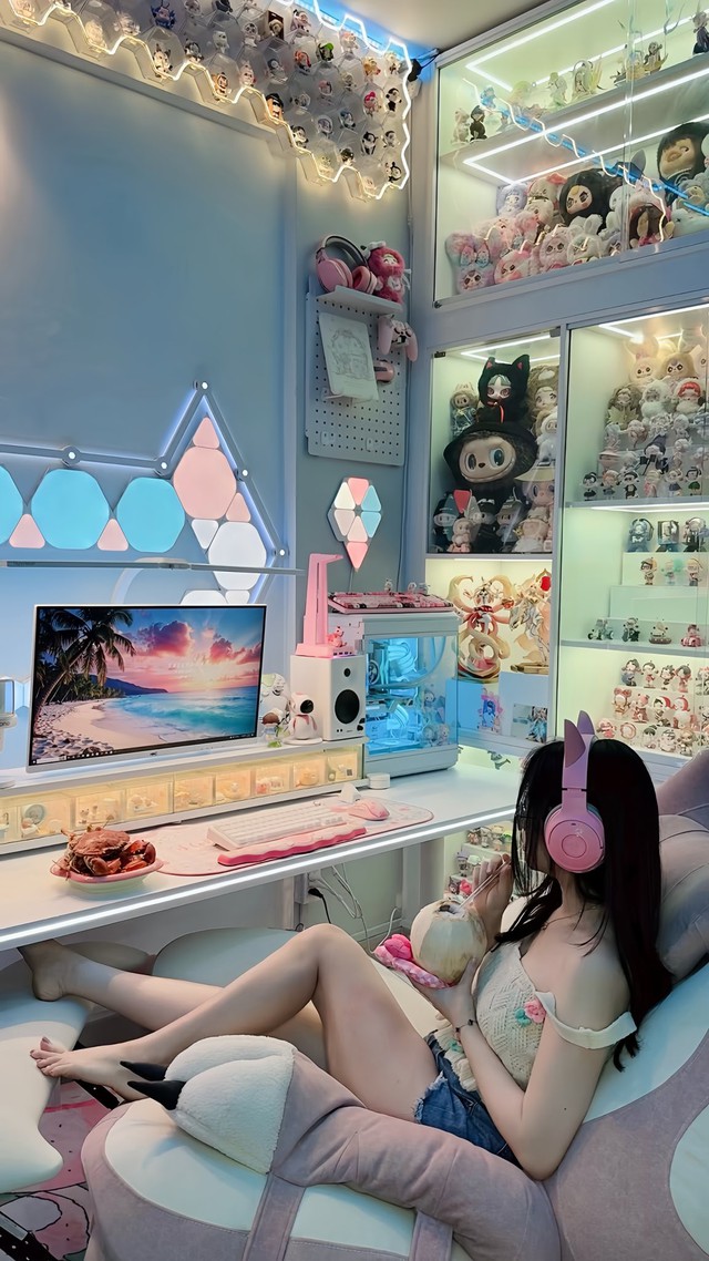 Hot girl khoe decor góc gaming đẳng cấp, "xịn" đến mức dân tình trầm trồ, nhìn là muốn đầu tư ngay!- Ảnh 1. Hot girl khoe decor góc gaming đẳng cấp, "xịn" đến mức dân tình trầm trồ, nhìn là muốn đầu tư ngay!- Ảnh 1.