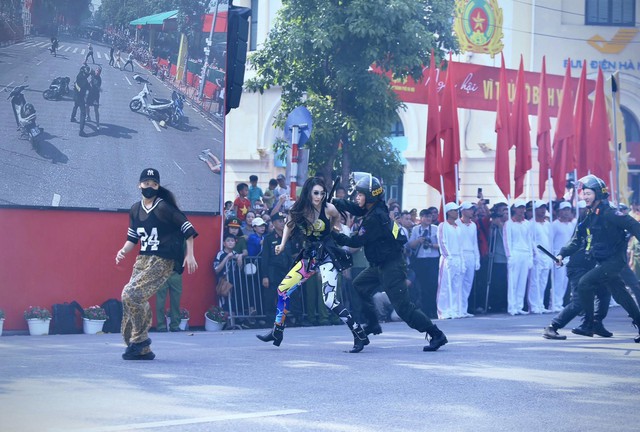 Thiếu tá Lê Thị Mai Ly trong vai Thiếu tá Lê Thị Mai Ly trong vai