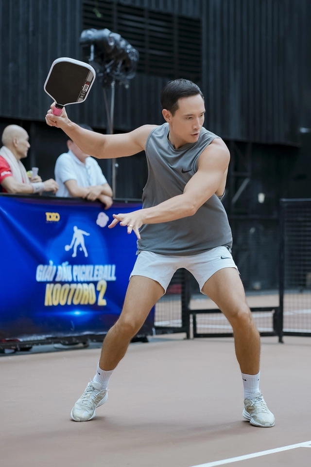 Kim Lý thi đấu pickleball cực "khét", lọt vào bán kết: Thành quả của những lần cùng Hà Hồ "trốn con" đi tập pickleball- Ảnh 4. Kim Lý thi đấu pickleball cực "khét", lọt vào bán kết: Thành quả của những lần cùng Hà Hồ "trốn con" đi tập pickleball- Ảnh 4.