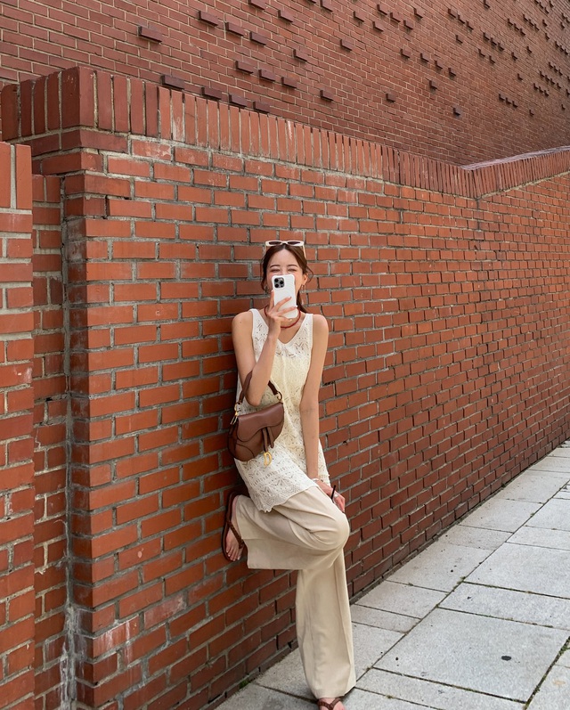10 set áo mùa thu đẹp long lanh, chị em có thể mặc luôn từ ngày mai để đi đâu cũng được khen sành điệu- Ảnh 6.