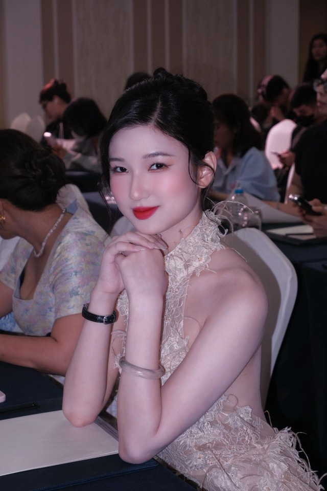 1 triệu người xem Nàng Mơ ngồi thẫn thờ ở góc nhà chung, dấy lên tranh cãi về năng lực thực của người đẹp- Ảnh 5.