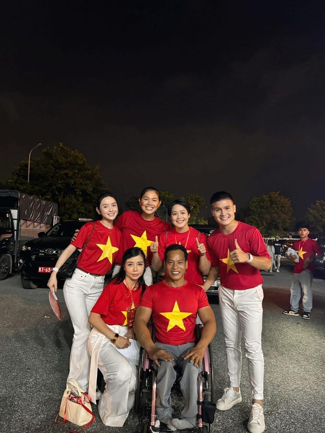 Quang Hải dẫn Chu Thanh Huyền đến dự concert, màn đọ sắc với Ánh Viên đời thực gây sốt!- Ảnh 6.
