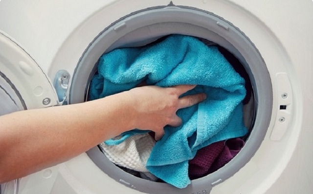 Dùng máy giặt 10 năm mới biết: 7 thói quen này vừa làm hỏng máy, vừa hại quần áo, lại rước bệnh vào người- Ảnh 2.