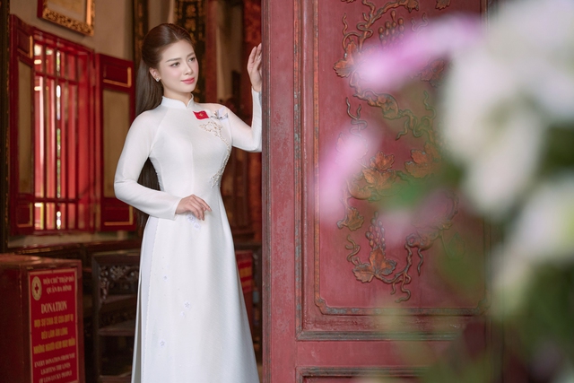 Dương Hoàng Yến ra mắt ca khúc "Tổ Quốc Trong Ánh Mặt Trời" - Ảnh 4.
