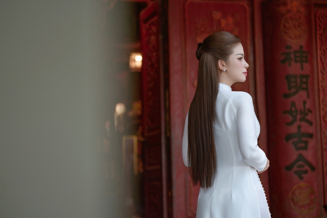 Dương Hoàng Yến ra mắt ca khúc "Tổ Quốc Trong Ánh Mặt Trời" - Ảnh 1.