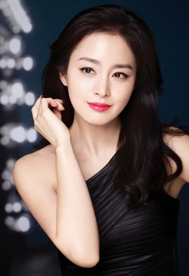 Bị chê "nhăn nheo như bà già", nhưng Kim Tae Hee còn có trong tay 1 điều khiến ai cũng phải ghen tỵ!- Ảnh 8. Bị chê "nhăn nheo như bà già", nhưng Kim Tae Hee còn có trong tay 1 điều khiến ai cũng phải ghen tỵ!- Ảnh 8.