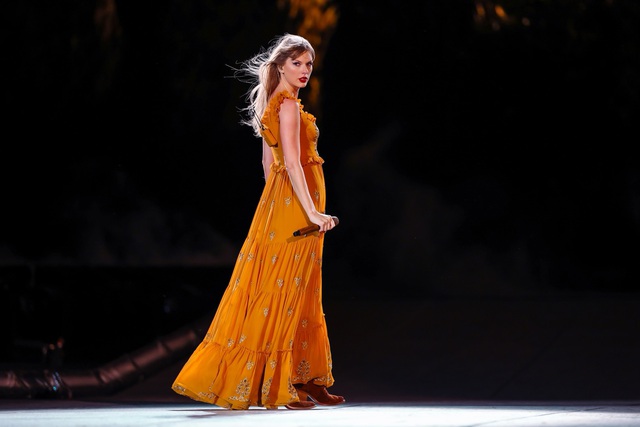 Bức ảnh màu cam của Taylor Swift khiến cả thế giới chấn động- Ảnh 2.