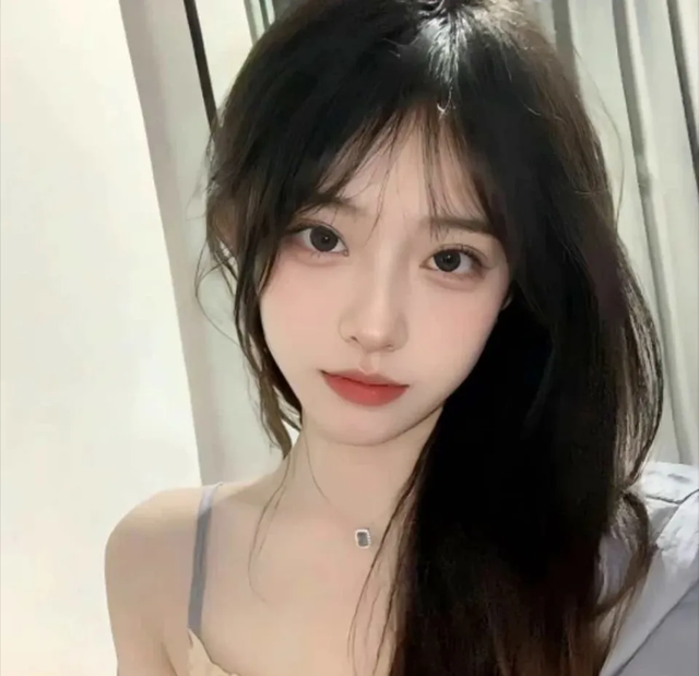 "Fake" ảnh đại diện để kiếm sống, nữ streamer khiến fan tá hoả khi lộ mặt thật- Ảnh 1.