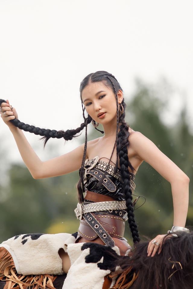 Tập 2 Vietnam's Next Top Model: Nàng Mơ ngã khỏi lưng ngựa, luật chơi mới "vạch mặt" dàn thí sinh- Ảnh 8.
