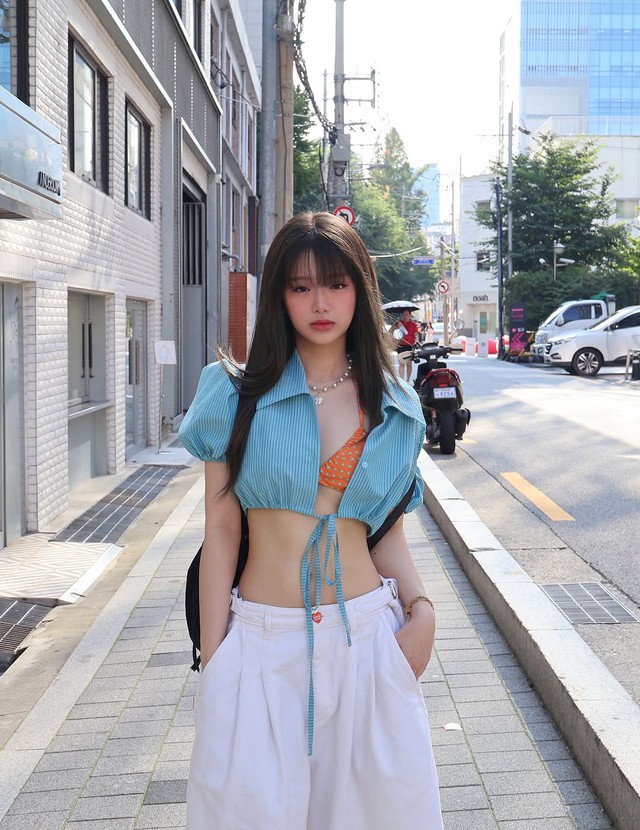 Linh Ka đổi gu, chăm khoe eo thon "con kiến"- Ảnh 2.