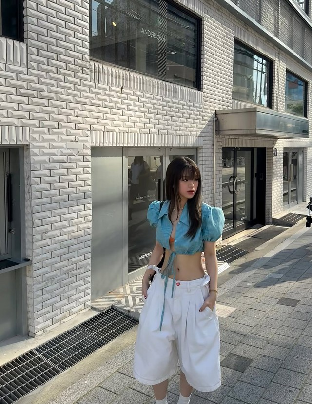 Linh Ka đổi gu, chăm khoe eo thon "con kiến"- Ảnh 3.