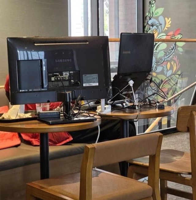 Starbucks ra quy định CẤM máy tính gây bùng nổ MXH, xuất phát từ nguyên nhân sợ thua lỗ- Ảnh 1. Starbucks ra quy định CẤM máy tính gây bùng nổ MXH, xuất phát từ nguyên nhân sợ thua lỗ- Ảnh 1.