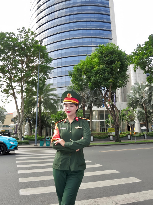 4 triệu lượt xem 2 bức ảnh của "cô bộ đội chân dài" nổi tiếng MXH quốc tế: Nhan sắc ngày càng thăng hạng- Ảnh 1.
