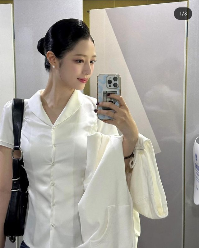 Bí kíp ăn uống của tiếp viên hàng không giúp họ có da mịn, eo thon dù bay liên tục- Ảnh 1.