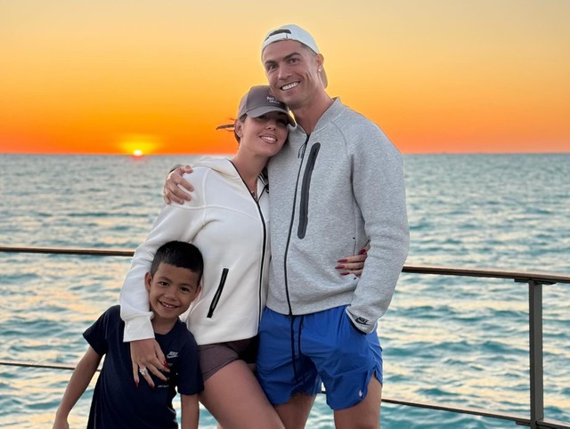 Tình yêu cổ tích của Ronaldo và Georgina: "Tiếng sét ái tình", nữ nhân viên Gucci đổi đời thành bà chủ tài sản tỷ đô- Ảnh 2.
