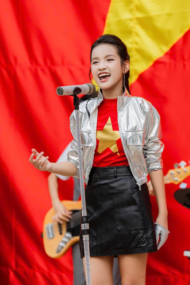 Dân tình “rần rần” tìm thông tin giọng ca trẻ nhất Concert Quốc gia: Xinh cực phẩm, thành tích học hành còn đỉnh thế này!- Ảnh 1. Dân tình “rần rần” tìm thông tin giọng ca trẻ nhất Concert Quốc gia: Xinh cực phẩm, thành tích học hành còn đỉnh thế này!- Ảnh 1.