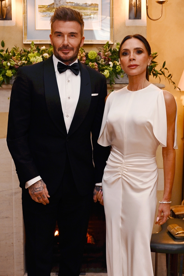 Nàng WAGs nào giàu nhất thế giới: Bạn gái Ronaldo khoe kim cương triệu USD nhưng vẫn thua xa Victoria Beckham- Ảnh 1.