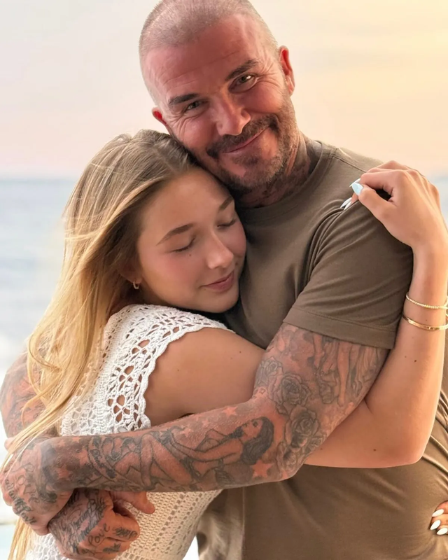 Miệng nói yêu Harper nhưng vợ chồng con cả nhà Beckham gạt phăng em gái cưng, David và Victoria chỉ biết đau lòng- Ảnh 4. Miệng nói yêu Harper nhưng vợ chồng con cả nhà Beckham gạt phăng em gái cưng, David và Victoria chỉ biết đau lòng- Ảnh 4.