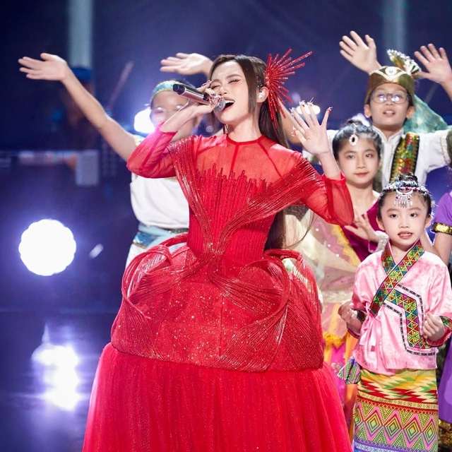 Thái độ “lạ” của Phương Mỹ Chi khi đồng đội bị loại, nghi vấn lục đục nội bộ dâng cao?- Ảnh 4.