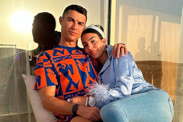 Gần 1 thập kỉ bị chế giễu "không cưới vợ vì sợ chia tài sản", Ronaldo "vả mặt" anti-fan bằng nhẫn cầu hôn 73 tỷ- Ảnh 2.