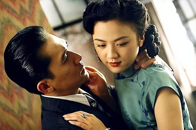 9 bộ phim 18+ cực nóng bỏng khiến khán giả náo loạn, truyền thông tranh cãi và giới phê bình chia rẽ- Ảnh 1.