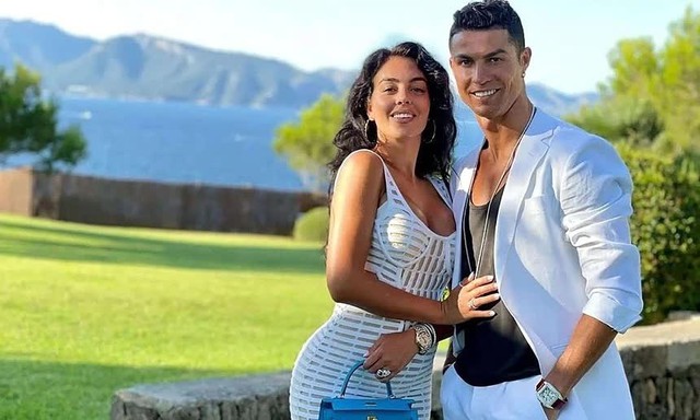Điều khoản xa xỉ Ronaldo dành cho Georgina nếu “đường ai nấy đi”
- Ảnh 1. Điều khoản xa xỉ Ronaldo dành cho Georgina nếu “đường ai nấy đi”
- Ảnh 1.