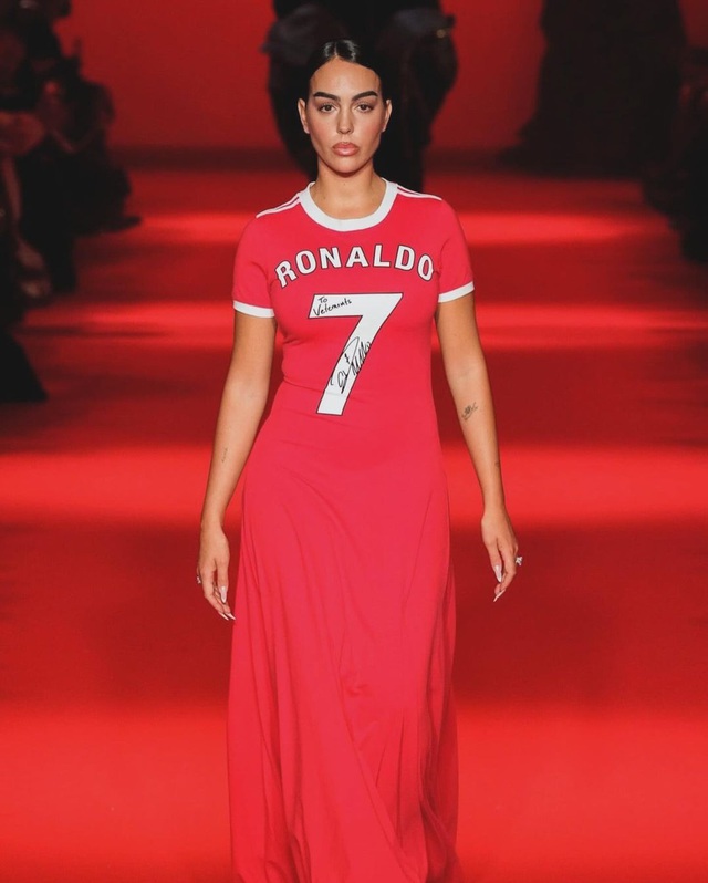 Tình yêu cổ tích của Ronaldo và Georgina: "Tiếng sét ái tình", nữ nhân viên Gucci đổi đời thành bà chủ tài sản tỷ đô- Ảnh 3.