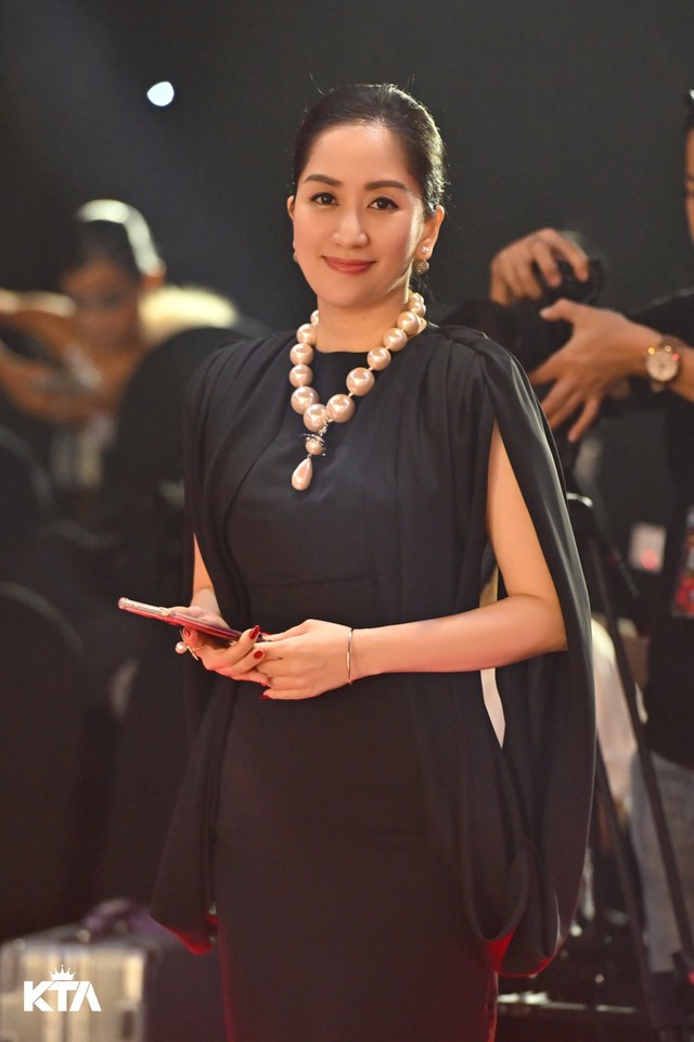 Xôn xao chuyện Khánh Thi đòi nợ học trò cũ trên MXH, người bênh kẻ chê- Ảnh 1. Xôn xao chuyện Khánh Thi đòi nợ học trò cũ trên MXH, người bênh kẻ chê- Ảnh 1.