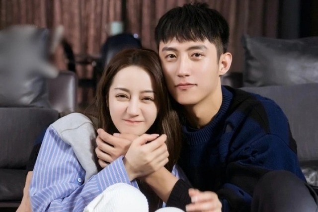 "Lò vi sóng hot nhất Cbiz": Địch Lệ Nhiệt Ba tái hợp Hoàng Cảnh Du sau vụ nhà trai đưa gái lạ đi Phú Quốc?- Ảnh 4.